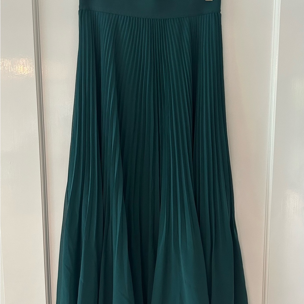 Aritzia Twirl Pleated Skirt - Size M